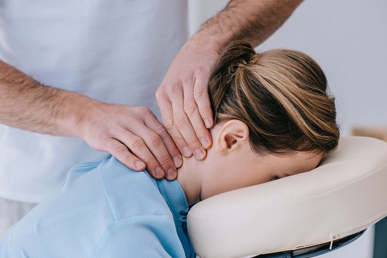 Para eliminar a síndrome neurológica, a massagem manual é usada