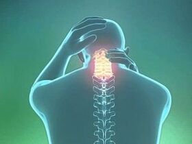 Um sintoma da osteocondrose cervical é uma dor de cabeça